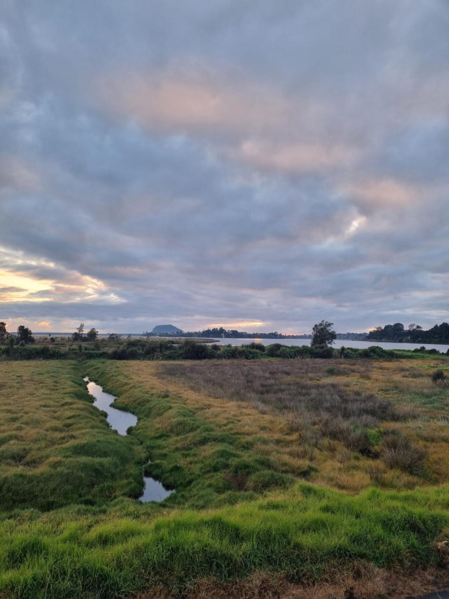 Bach22 Rustic Romantic Getaway Te Puna Exterior photo